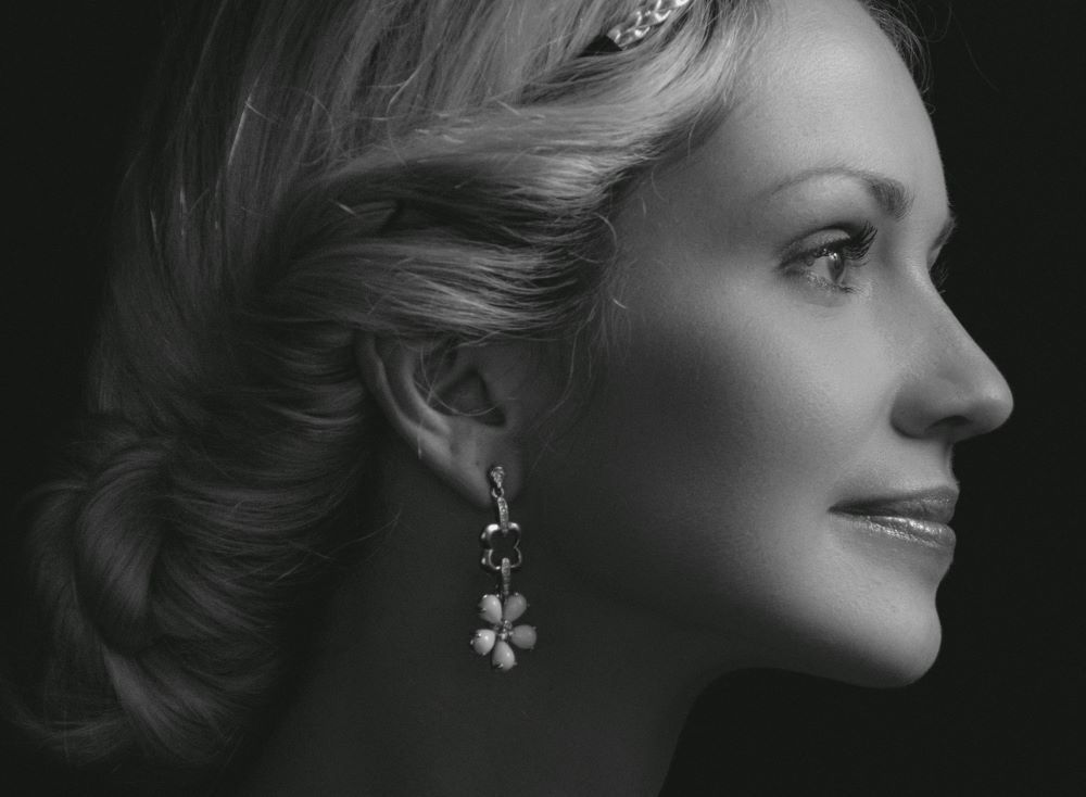 Subtili puošmena: kodėl auksiniai dobiliukai tinka kiekvienai moteriai?